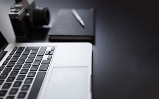 曼联老板称英国已被“移民殖民”，引发多方谴责