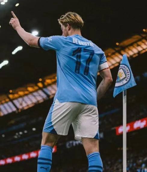 德布劳内宣布加盟那不勒斯，签下3年长约挑战意甲巅峰