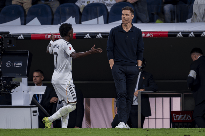 将帅不合！皇马更衣室乱了！佛爷出面调和，两亿起飞，双双失宠